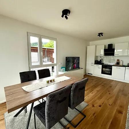 Modische Mit 2 Schlafzimmern Apartment